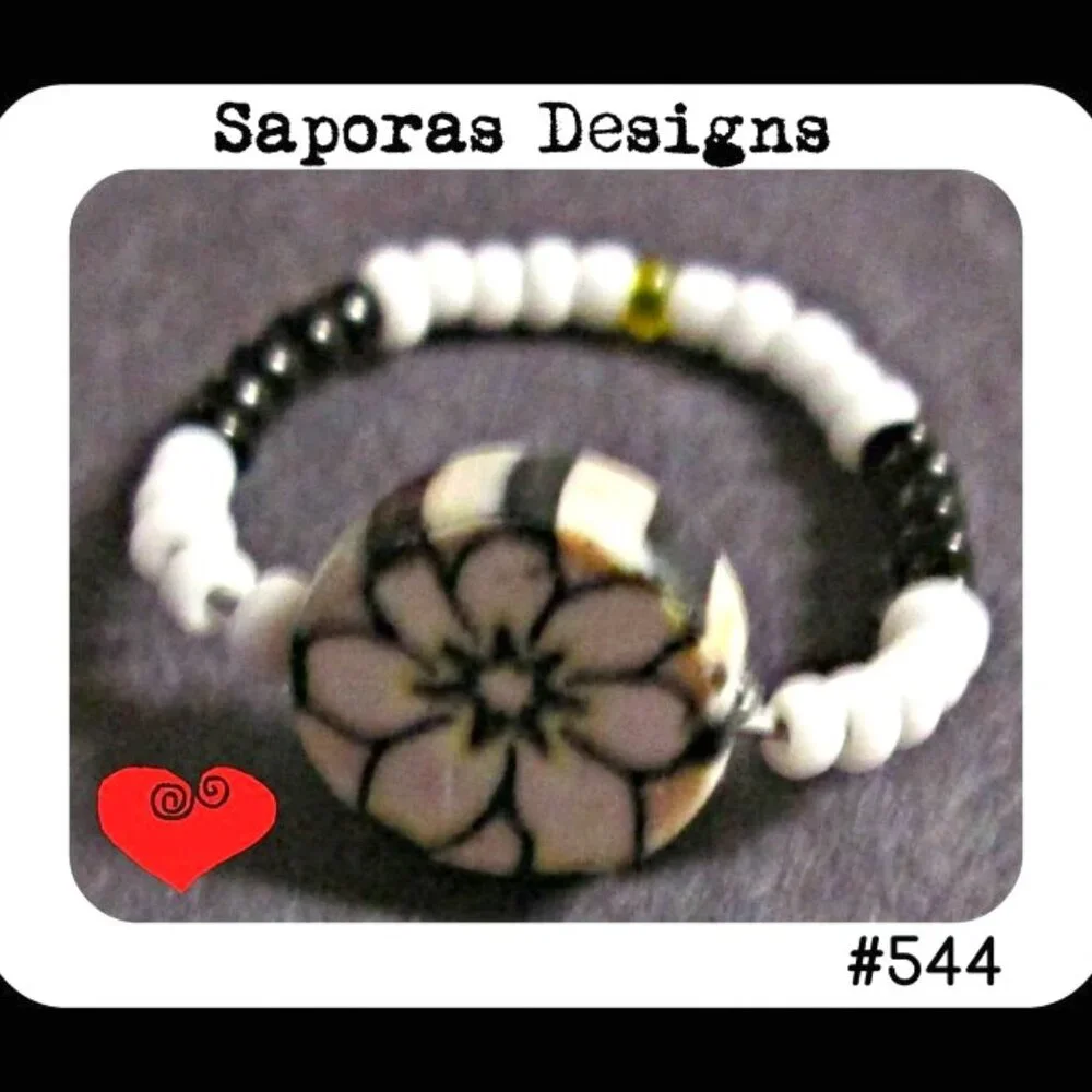 Handmade Black & White Beaded Ring With Flower Design Size 5.5 Native Ethnic